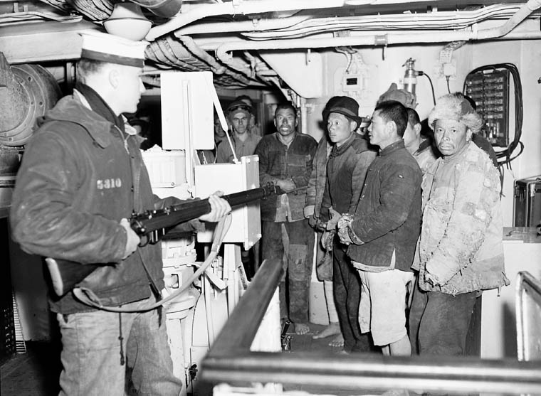 #OTD 13/5/1951 #RememberRCN -HMCS NOOTKA captures 7 Chinese fishing vessels in restricted waters off Korea. Using her sea boat to quietly capture each vessel in the fog & returning with the prize and crew. In total 5 sampans, 2 large junks & 28 fishermen are captured.