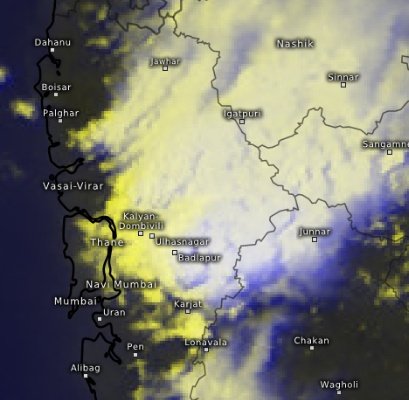 As expected, North #Konkan started it's pre-monsoon #thunderstorm today on 13 May⛈️

#Badlapur records massive 107 kmph downdraft wind gust with heavy rain ongoing right now. Also, #hails reported by @meet_abhijit ⛈️

#Dombivali-#Ulhasnagar rains too⛈️

Hoping for #Mumbai entry🌧
