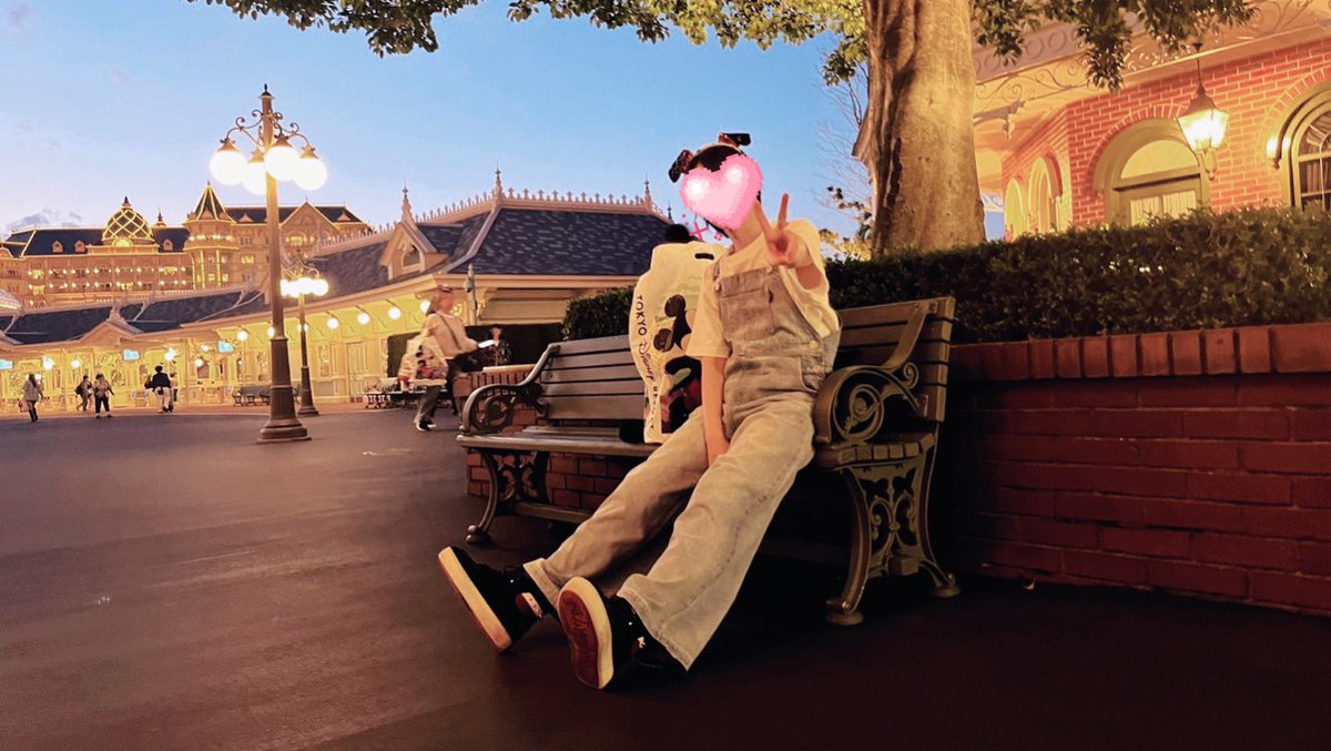 るぅと💛りいぬ❤️ あっきぃ💛ぷりっつ💚ちぐさ🩵 でディズニー行っ