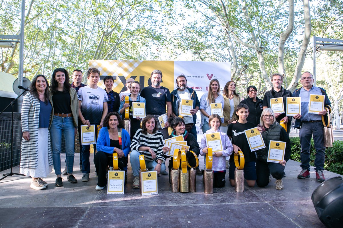 Creaccio's tweet photo. 📌El @LactiumVic, una fira de referència on conèixer els nous projectes formatgers

El certamen de formatges artesans catalans de Vic arriba a la maduresa, amb molt p��blic i un alt interès del sector

👉N’hem parlat amb el seu director, @GelabertIsaac

https://t.co/mIXEPkr45O https://t.co/MISeo5nLKc