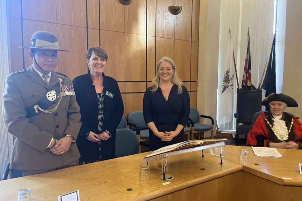 The Surrey Heath Council has reaffirmed its commitment to the armed forces community.  Witnessed by Captain Kumar Purja Pun, Royal Gurkha Rifles and Marie Watts, Royal Military Academy Sandhurst.   

surreyheath.gov.uk/news/2024/endu…

#Surrey #Camberley #Sandhurst #ArmedForcesCovenant