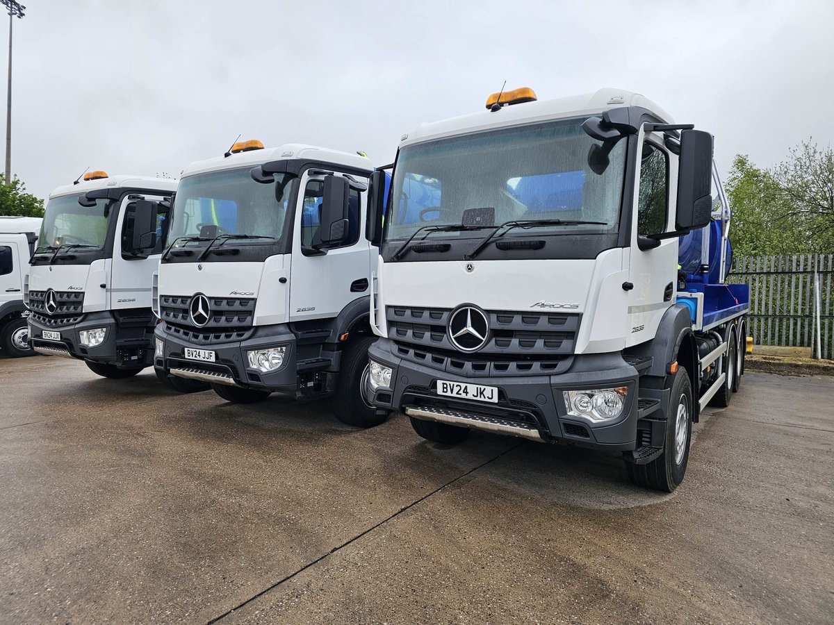 CenturionTrucks's tweet image. Exciting news! 🎉 First part of a custom-built fleet for a valued customer in the waste industry, marking a significant step in their fleet replacement program. Stay tuned for updates! 💪 #CustomBuilt #WasteIndustry #FleetReplacement