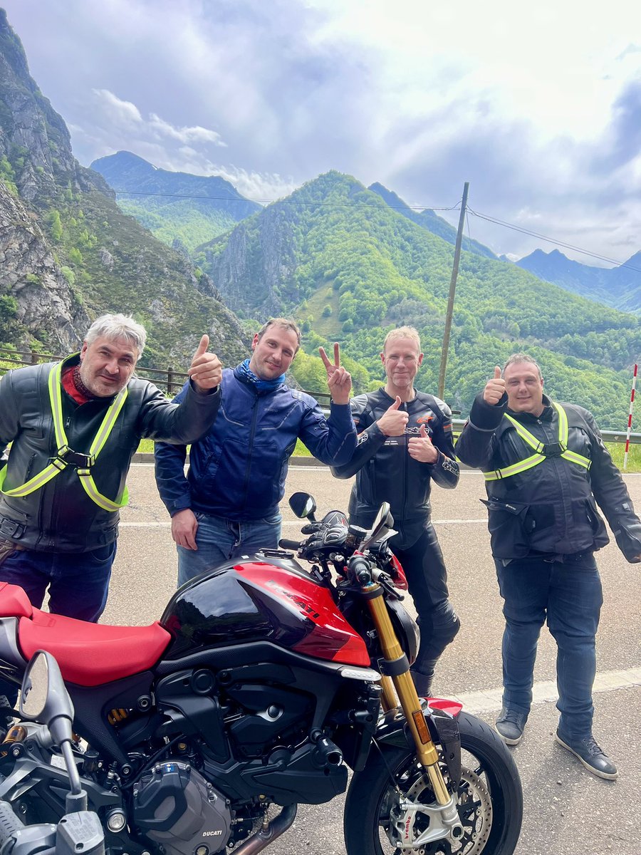 BuffosTeam's tweet photo. Espectacular curso! 🏔️carretera y paisajes! #León y #Asturias!#picosdeeuropa #cursobuffosschool

Ven a un curso de verdad, que salva vidas y sabrás controlar tu moto totalmente en una carretera de curvas!

El mejor curso de conducción segura en España. 🇪🇸

https://t.co/QEBYUvEi5I https://t.co/ughiuCZMdH