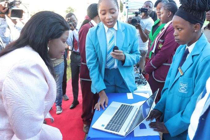 PaidamoyoMutsv1's tweet photo. the appointment of the @ZimFirstLady as Patron of #SheTech will increase the girl child's participation in the digital world. Govt Departments and Ministries shld increase the uptake of ICT and Artificial intelligence for the purposes of improving service delivery https://t.co/T4ySJ51bXI