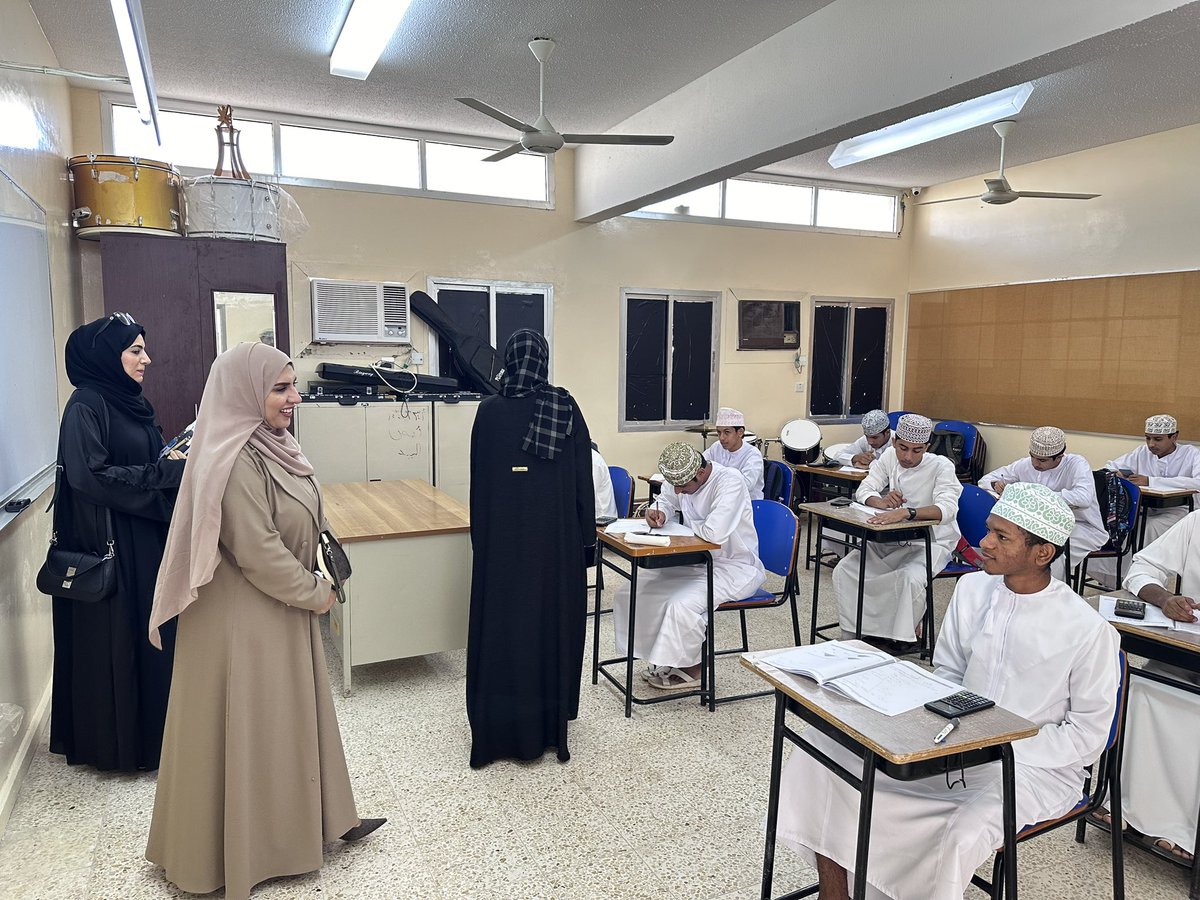 زيارة مختصي تقويم مواد العلوم التطبيقية للمدرسة لمتابعة تطبيق وثائق تقويم تعلم المواد الدراسية بمواد العلوم والرياضيات وتقنية المعلومات.
وقد تكّون الفريق الزائر من أ.نيلاء بنت محمد البلوشية، أ.نادية بنت حمود الحوسنية، أ.عبير بنت سالم الحوسنية.

#هنا_مدرسة_طيوي 
#تعليم_مستدام