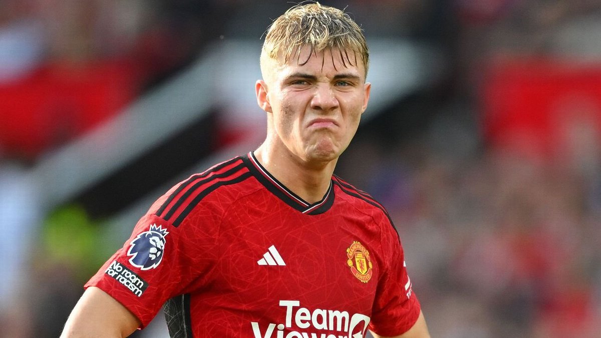 Manchester United have created Rasmus Hojlund 5 chances in the last EIGHT Premier League games: 0 vs. Arsenal 1 vs. Palace 0 vs. Burnley 3 vs. Sheffield United 0 vs. Bournemouth 0 vs. Liverpool 0 vs. Chelsea 1 vs. Brentford For reference, Man City created 6 chances for Haaland