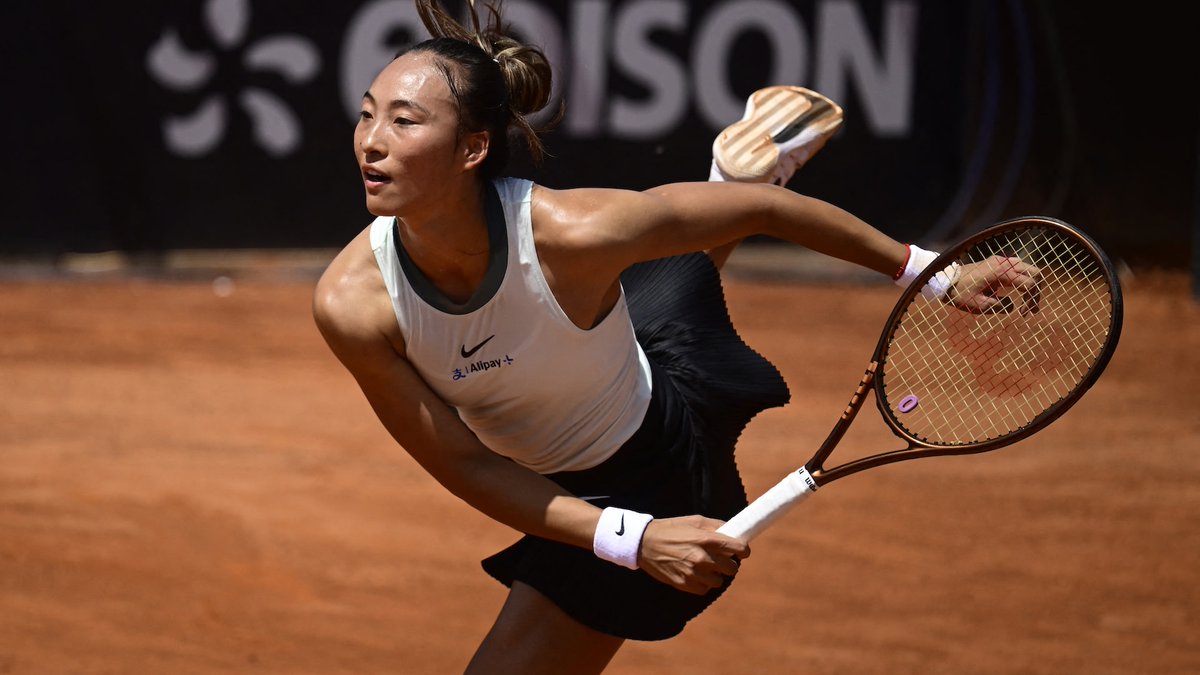 #8 Zheng Qinwen beats former #1 Naomi Osaka (and her former coach Fissette) 6-2, 6-4 to reach the QFs in Rome for a 2nd consecutive year...

Best win and week for her since the AusOpen final.

Awaits Gauff or Badosa tomorrow.