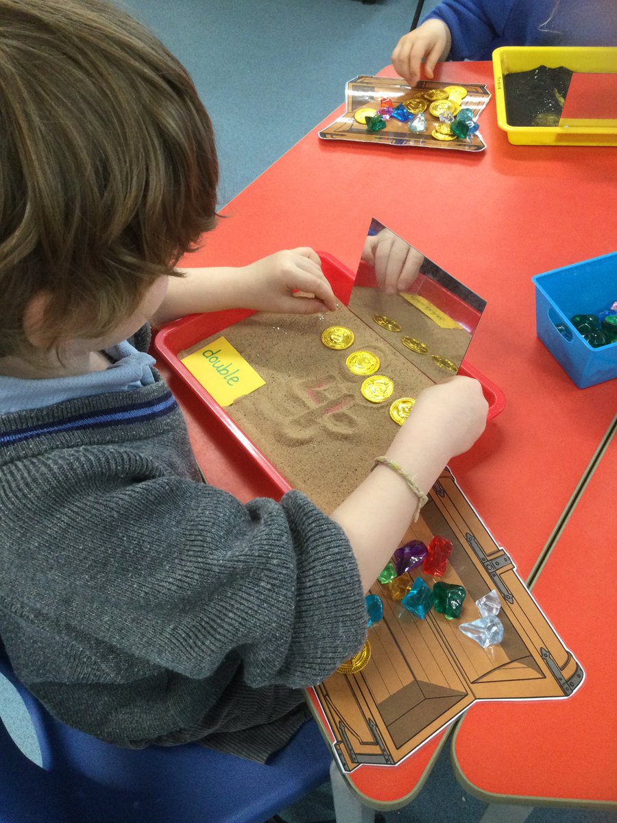 Magic doubling mirrors in Reception maths this morning! The children’s treasure doubled before their eyes! Lots of subitising and recognising patterns. #HazlegrovePrePrep #HazlegroveMaths #HazlegroveReception