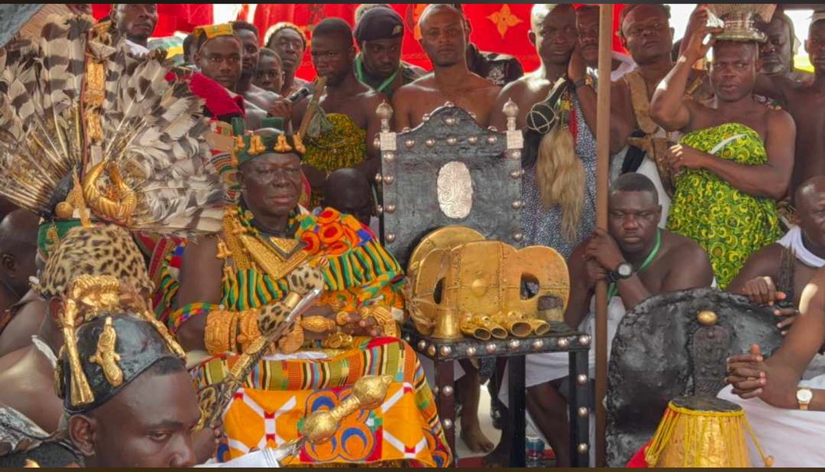 Otumfour displays the Golden Stool (Sika Dwa Kofi)