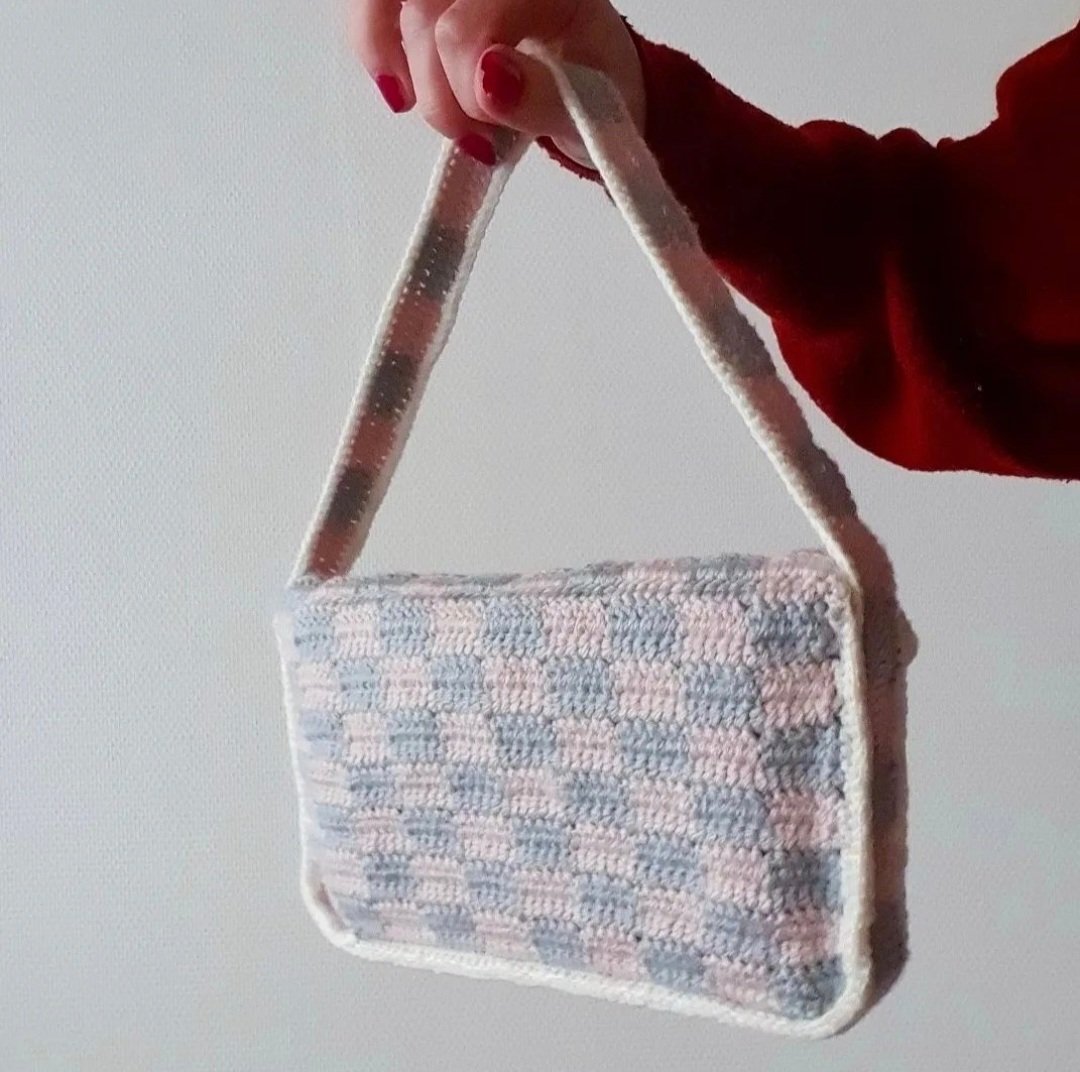 atelorbijoux's tweet photo. Sac Checkered 👜
- 100% fait main
- fermeture en acier 
- matière du coton
- longueur 22 cm, largeur 13 cm sac fermé
- prix: 20€
Achat lien en biographie 💖

#sac #crochet #faitmain #handmade #crochetaddict #artisanat #crochetlove #crocheting #createurfrancais #sacamain #atelor https://t.co/Y1GXovtnql