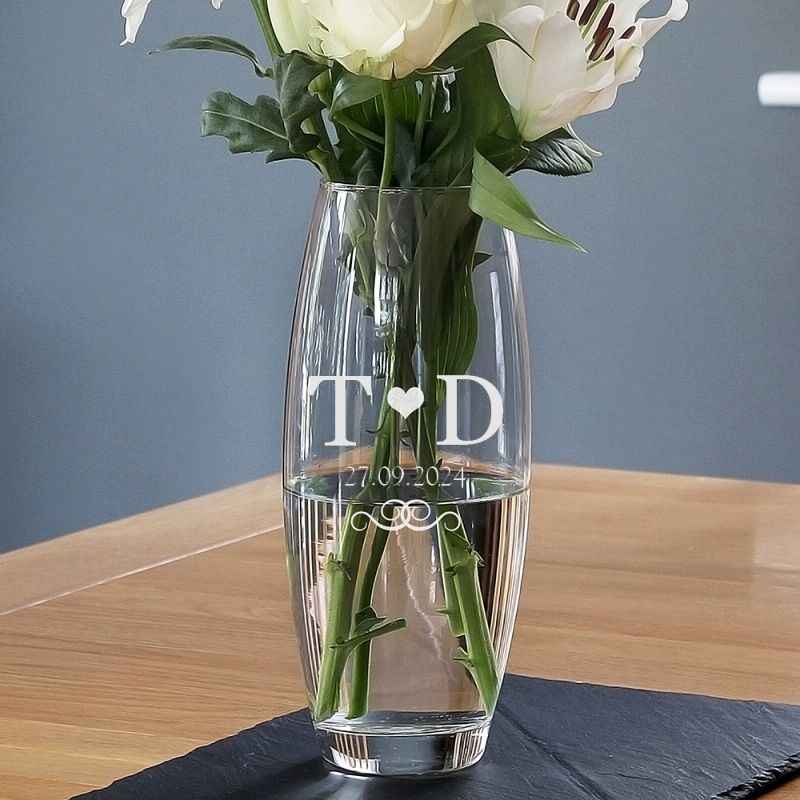 Personalised with initials & special date, this glass vase would make a lovely anniversary or wedding gift idea  lilybluestore.com/products/perso…

#giftideas #elevenseshour #mhhsbd #shopindie #shopsmall #Earlybiz