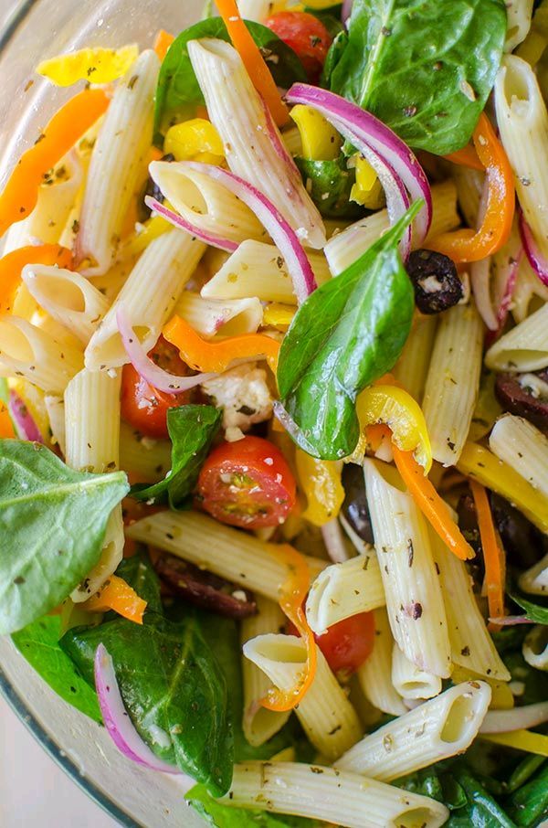 TASTY pasta salad! Delicious flavours from cherry tomatoes, peppers, feta and olives. RECIPE: buff.ly/2kf39fL #salad #recipe