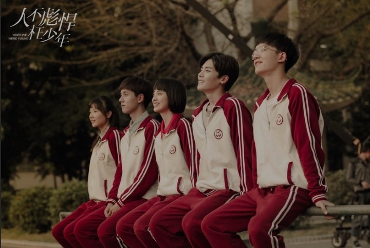 kissietutor's tweet photo. #WhenWeWereYoung
A touching story but w/ a tear-jerking ending. It shows that strong friendships sometimes mean going separate ways to realize individual dreams & live life w/o regrets. #HouMinghao #WanPeng #GalaZhang #MarcusLi #PanMeiye they're so young & adorable here
8/10 ⭐ https://t.co/ujCNBVpdWh