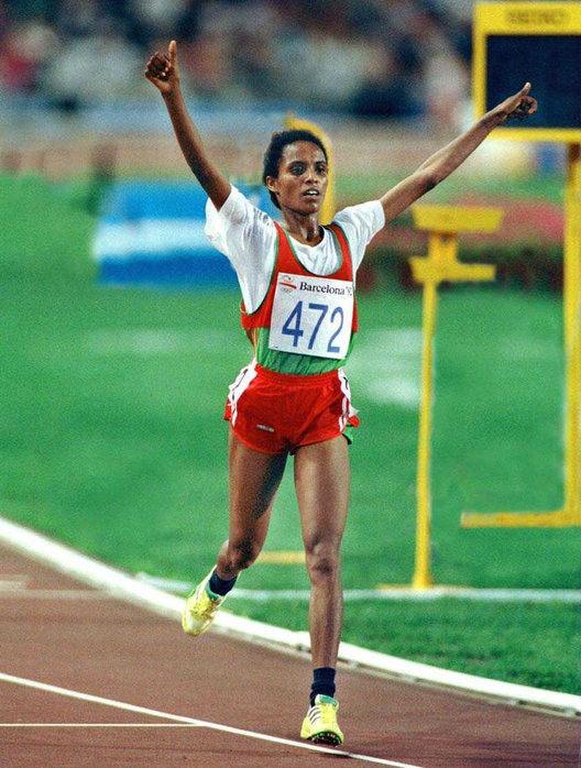 #MondayInspiration: In 1992 Olympic Games, Derartu Tulu became the first Ethiopian woman and African woman to win an Olympic gold medal in the 100,00m event. Returning to the stage at the 2000 Sydney Games, Derartu once again competed in the 10,000m race. Seizing the lead at the