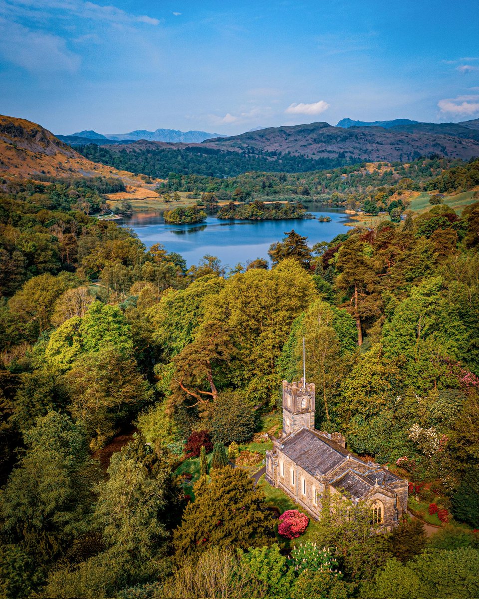 Morning everyone hope you are well. Views over Rydal Church towards Rydal Water and beyond. Have a great day.#LakeDistrict @keswickbootco