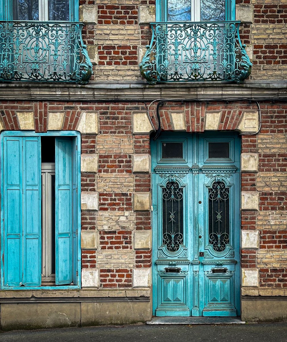 Turquoise door with fancy balcony: Arras, Somme #DailyDoor