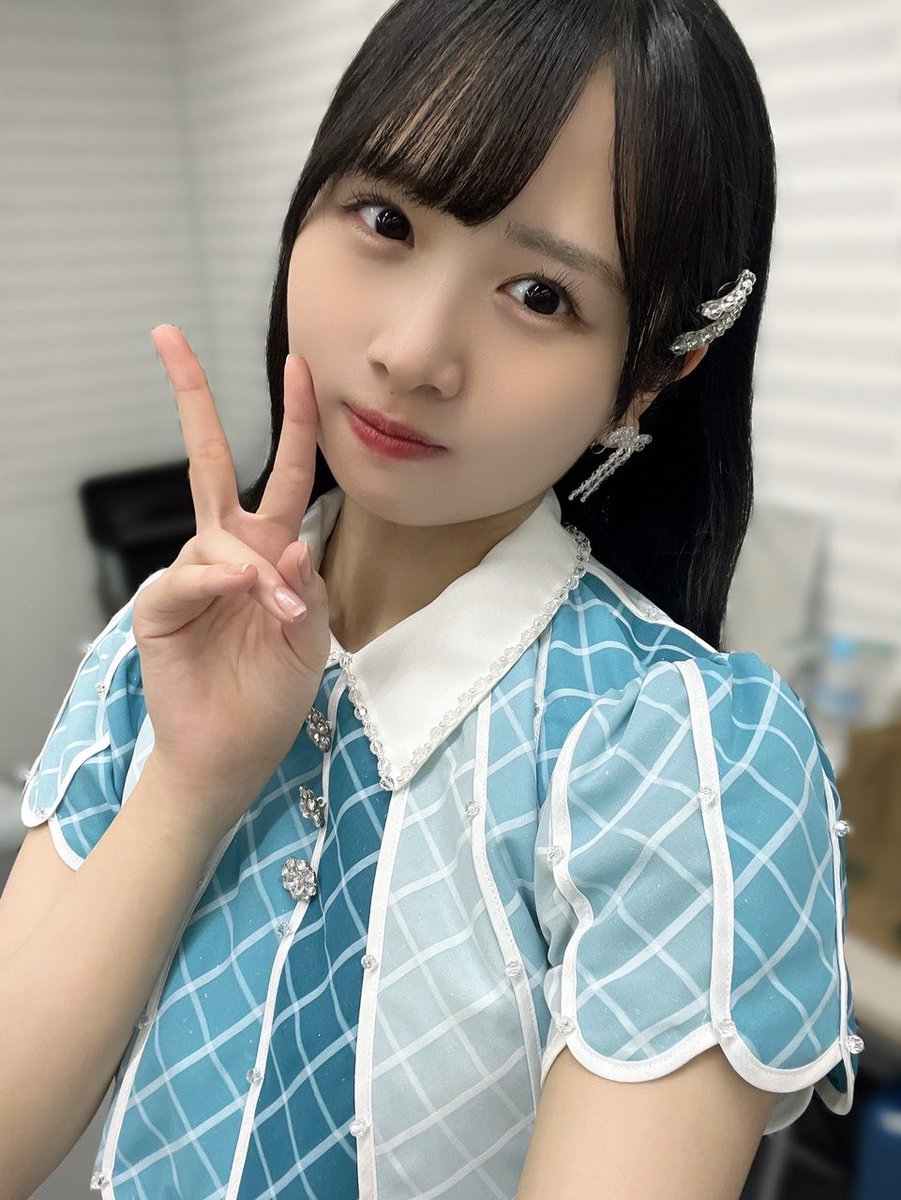 hinatazaka46's tweet photo. 【ブログ更新☀️ 上村ひなの】 フルーツ盛り盛りパフェ https://t.co/ah3lEXEr41 #日向坂46 #上村ひなの https://t.co/FU648CP5q0