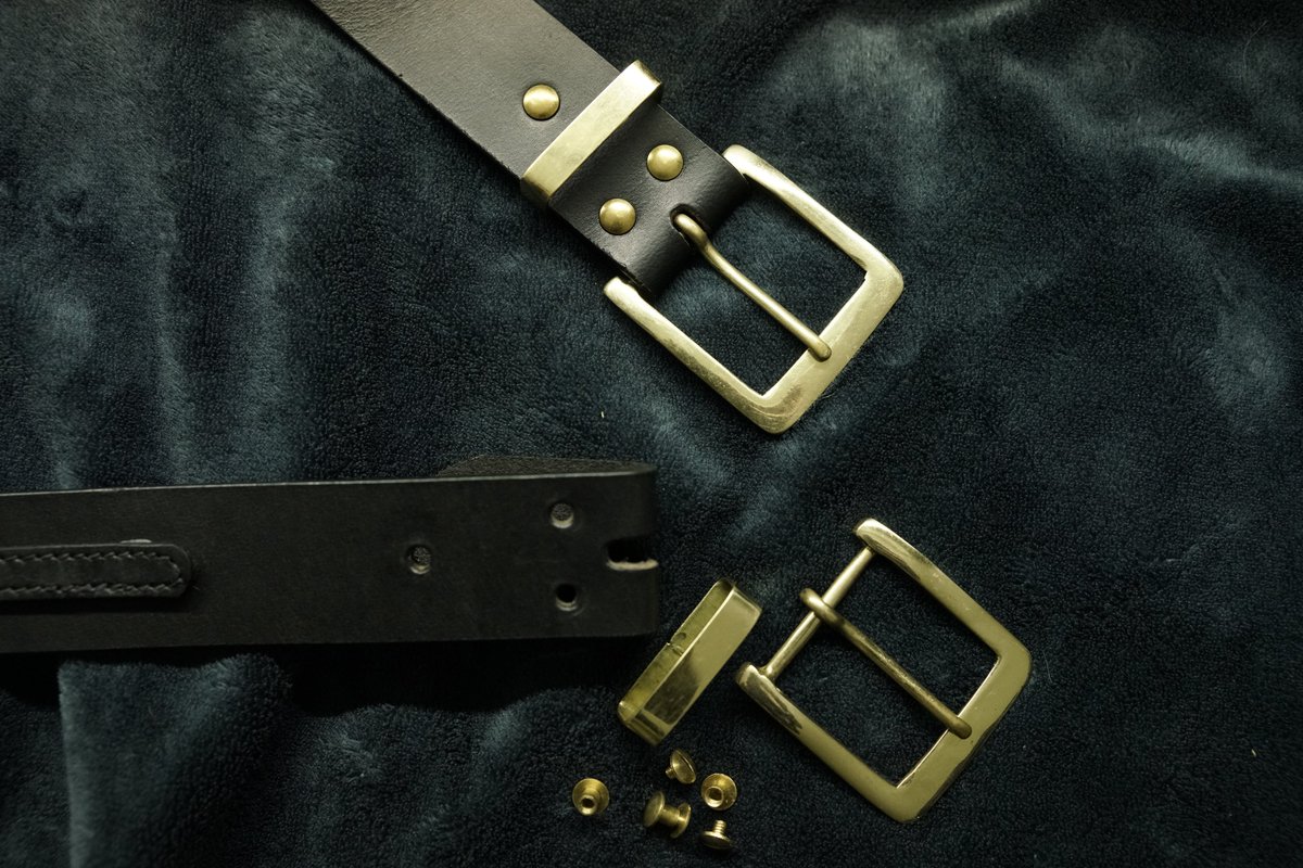 HolyOctopus_sro's tweet photo. Massive, sturdy and #handcrafted #leatherbelt made from English #saddleleather with #handcrafted #brassbuckle .
Buckle, loop and screws are replaceable.
Made to last. Made for eternity. Made for #edc. Made for #concealedcarry .

#buffaloleather #hunters #huntress #cops https://t.co/U1wUgZ4QSD