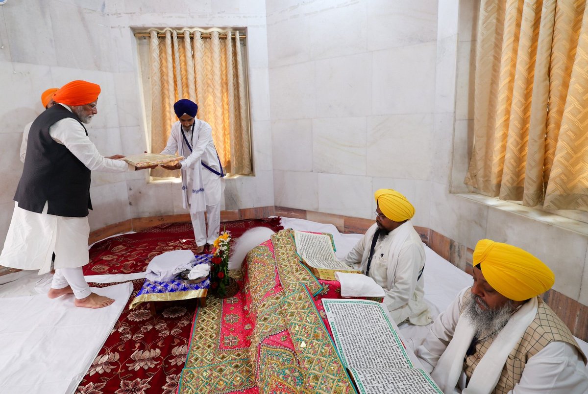 narendramodi's tweet photo. Prayed at Takhat Sri Harimandir Ji Patna Sahib this morning. Felt truly blessed to experience divinity, serenity and rich history of this sacred place. This Gurudwara has a close link with Sri Guru Gobind Singh Ji. Our Government had the honour of marking his 350th Parkash Utsav in a grand manner. 

May the teachings of the Sikh Gurus continue to inspire and guide us all.