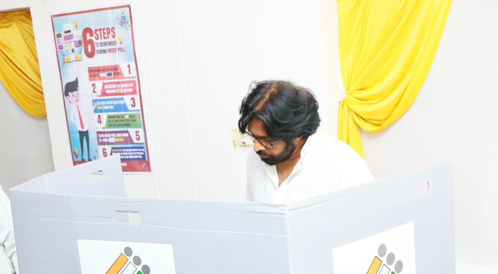 Powerstar @PawanKalyan casts his vote at a polling booth in Mangalagiri #LokSabhaElections2024 #APElections2024 #PawanKalyan #TeluguFilmNagar
