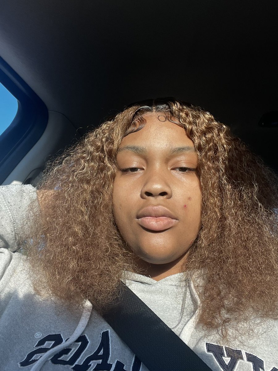 Dthetrendsetter's tweet photo. Dam I’m fine asl (get on my acne, ill get on ur momma) https://t.co/qKDUQue8lw