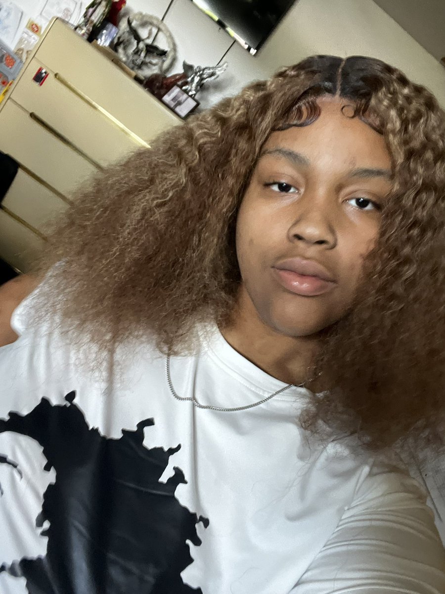 Dthetrendsetter's tweet photo. Dam I’m fine asl (get on my acne, ill get on ur momma) https://t.co/qKDUQue8lw