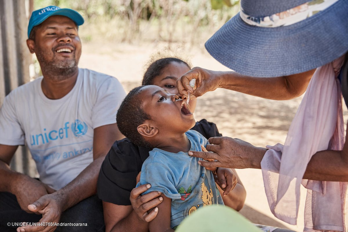 Every drop counts.
Health workers are doing what is #HumanlyPossible to end polio.
But they need support. Madagascar now is the time for action.