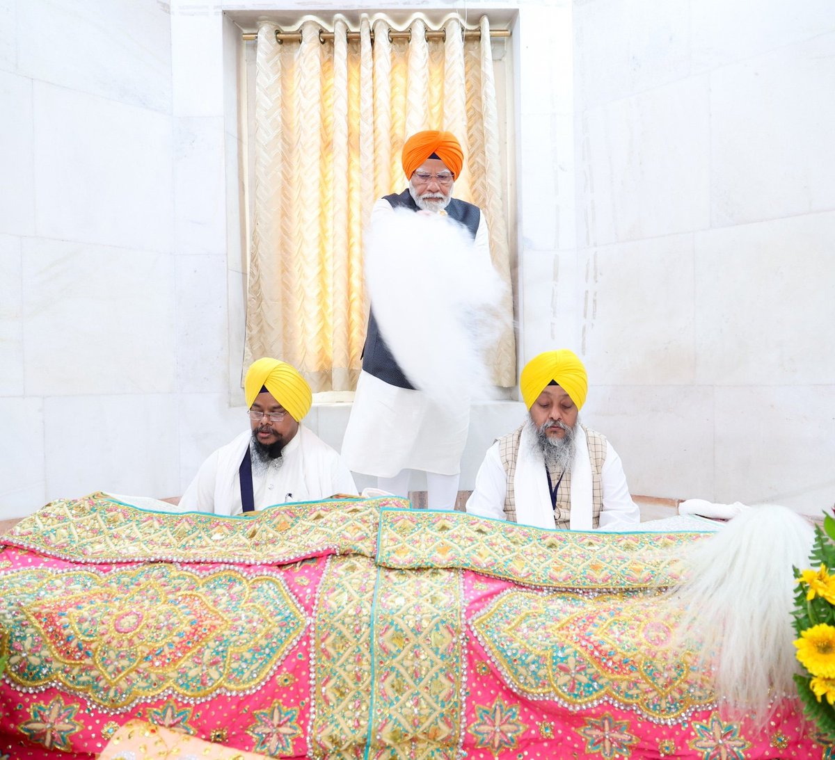 narendramodi's tweet photo. Prayed at Takhat Sri Harimandir Ji Patna Sahib this morning. Felt truly blessed to experience divinity, serenity and rich history of this sacred place. This Gurudwara has a close link with Sri Guru Gobind Singh Ji. Our Government had the honour of marking his 350th Parkash Utsav in a grand manner. 

May the teachings of the Sikh Gurus continue to inspire and guide us all.
