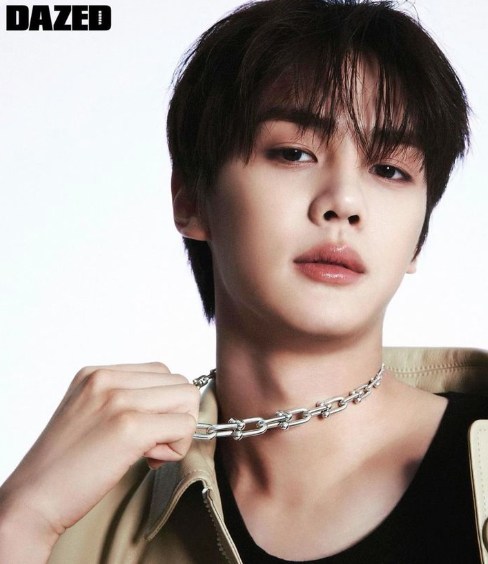 AboutMusicYT's tweet photo. ZEROBASEONE Gyuvin shares about meeting Cha Eunwoo:

- "Normally, when someone is handsome and perfect, you feel envy... but when it comes to Eunwoo, I can only feel that he is of a different league than me. He's so perfect, I couldn't say anything more than wow". https://t.co/RXMCdgeGtZ