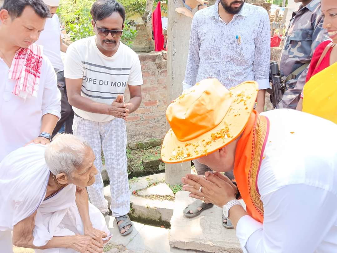 BJPBarackpore's tweet photo. বীজপুর বিধানসভার হালিশহর পৌরসভার অন্তর্গত প্রভাত সংঘ মাঠ থেকে এইচ কে ভট্ট রোড পর্যন্ত,(১০,১২,১৩ নং ওয়ার্ড ) বাড়ি বাড়ি প্রচার ও পদযাত্রা করলাম।

#Vote4BJP #BJP4Bengal #barrackpore #ModiKiGuarantee https://t.co/5GhY2dz8p4