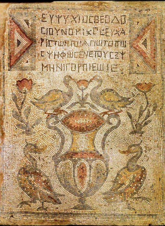 #MosaicMonday
Byzantine #mosaic panel, Syria, 5th/6th century depicting in multicolored tesserae a large krater flanked by two ducks with heads turned back. A tabula ansata above the scene contains five lines of #Greek dedicatory inscription. (See Alt )
#Art #History