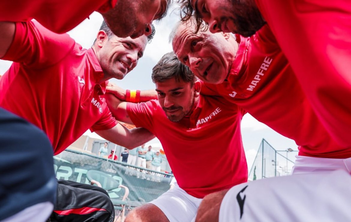 Qué recuerdos veros de nuevo ahí!!! Enhorabuena chavales, sois muy grandes 🙌🙌🙌 <a href="/DaniCaver/">Daniel Caverzaschi</a> <a href="/tindelapuente/">Martin de la Puente</a> <a href="/KikoTur/">Kiko Tur</a> <a href="/kike_siscar/">Kike Siscar🎾♿️</a> y el capi Mico Margets 👏👏👏