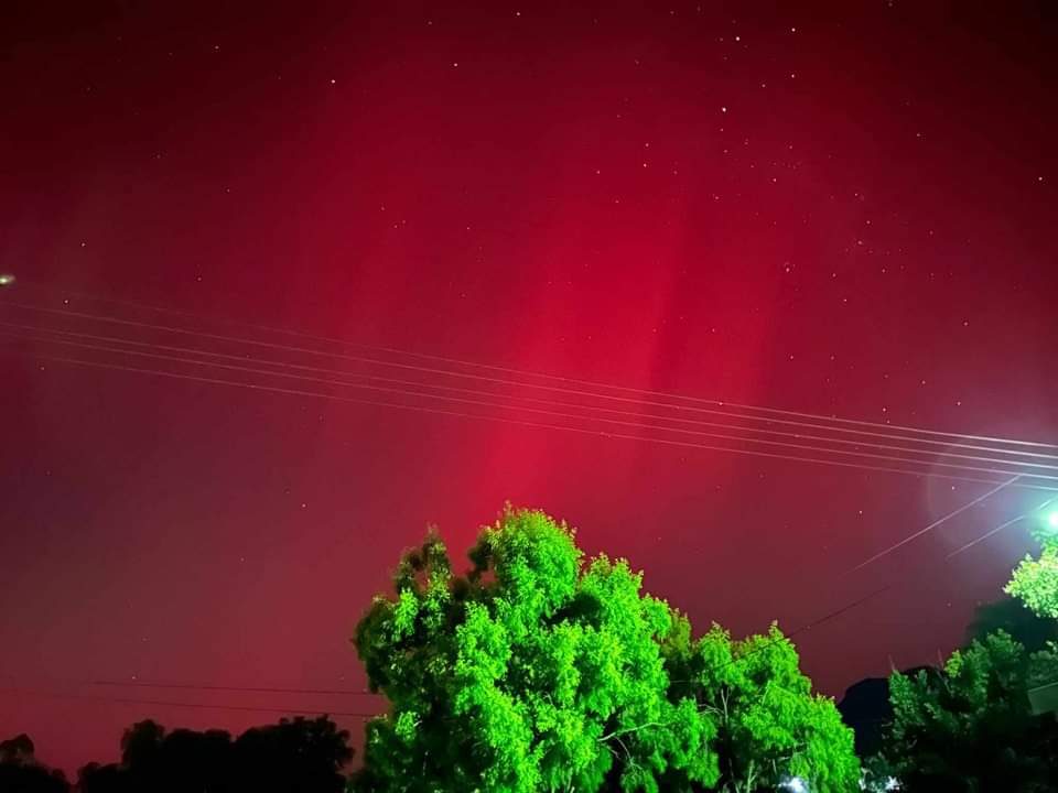 🇿🇦 | Aurora Austral sobre Graaff-Reinet, el Cabo, #Sudáfrica. (Mayo 11, 2024). #Auroras #Southern #Lights #Climagram Freddie can der Mescht ✓.