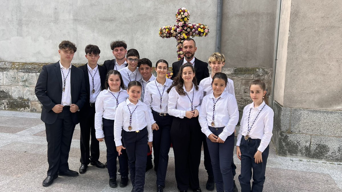 ✝️ 🌷 El Grupo Jóvenes de la Hermandad de la Santa Pasión realizó su procesión en la primera Cruz de Mayo de nuestra hermandad. 

Compartimos eucaristía con la Casa Regional Andaluza de Fuenlabrada y nos acompañó en la música el Coro de <a href="/parrosanesteban/">Parroquia San Esteban Protomártir Fuenlabrada</a> 

Gracias 😍 #Fuenlabrada