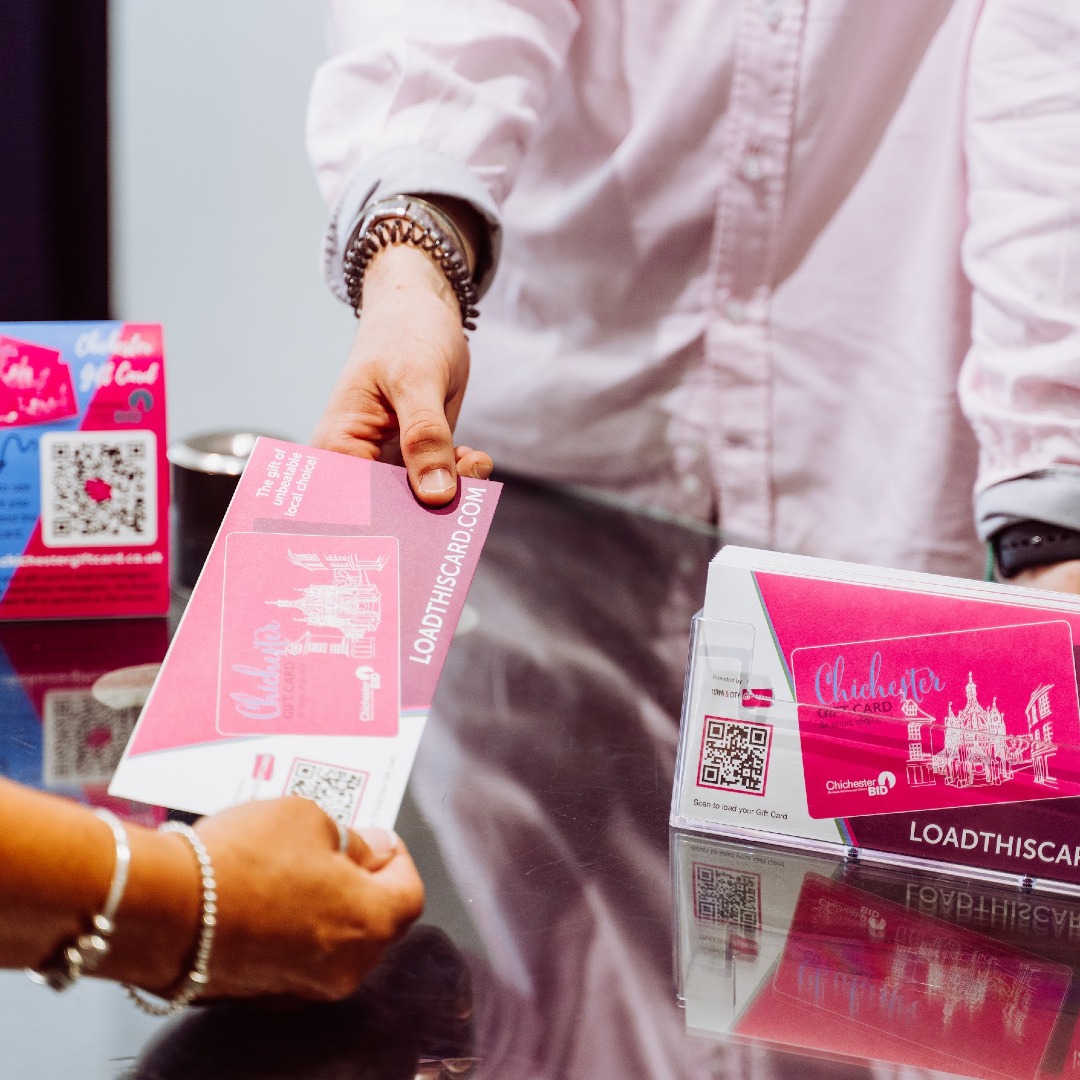 Offering bags of choice, the Chichester Gift Card is a perfect gift to give friends and family a wide range of spending opportunities at over 170 local retailers. For more information go to townandcitygiftcards.com.
#ChichesterGiftCard #Chichester