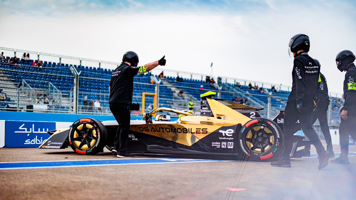 And once again a warm “Guten Morgen” from Berlin 🇩🇪 The official Rookie Test Sessions are taking place today. Here is the schedule for today (local time): 9:00 - 12:00 Test Session 1 14:00 -17:00 Test Session 2 #Hankook #Motorsport #FormulaE