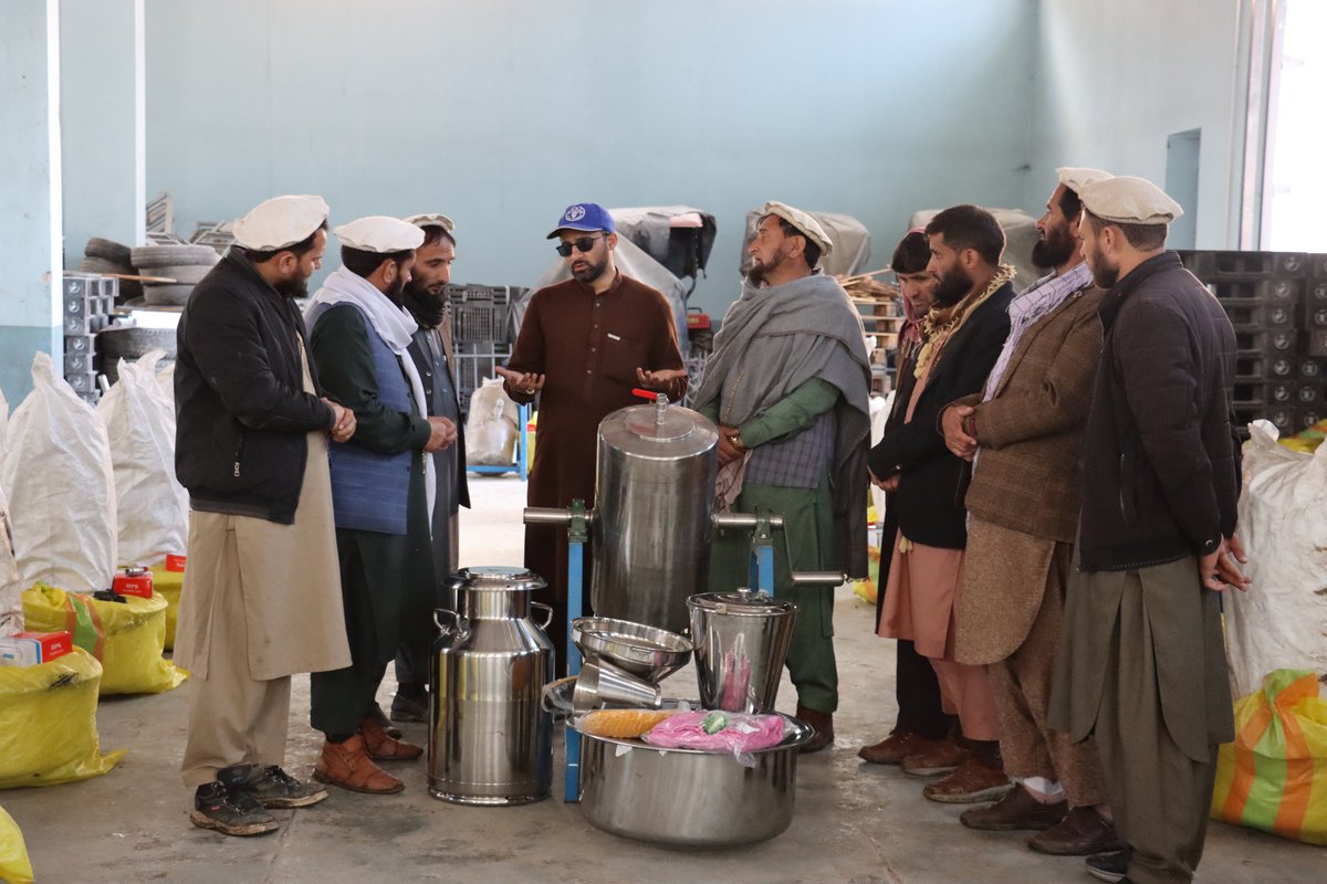 Rangeland Management Associations established under the #GEF program in #Nuristan received 90 advanced dairy processing and hygiene kits, along with technical training, from FAO. This ensures cleaner food production & boosts the quality and quantity of dairy products.