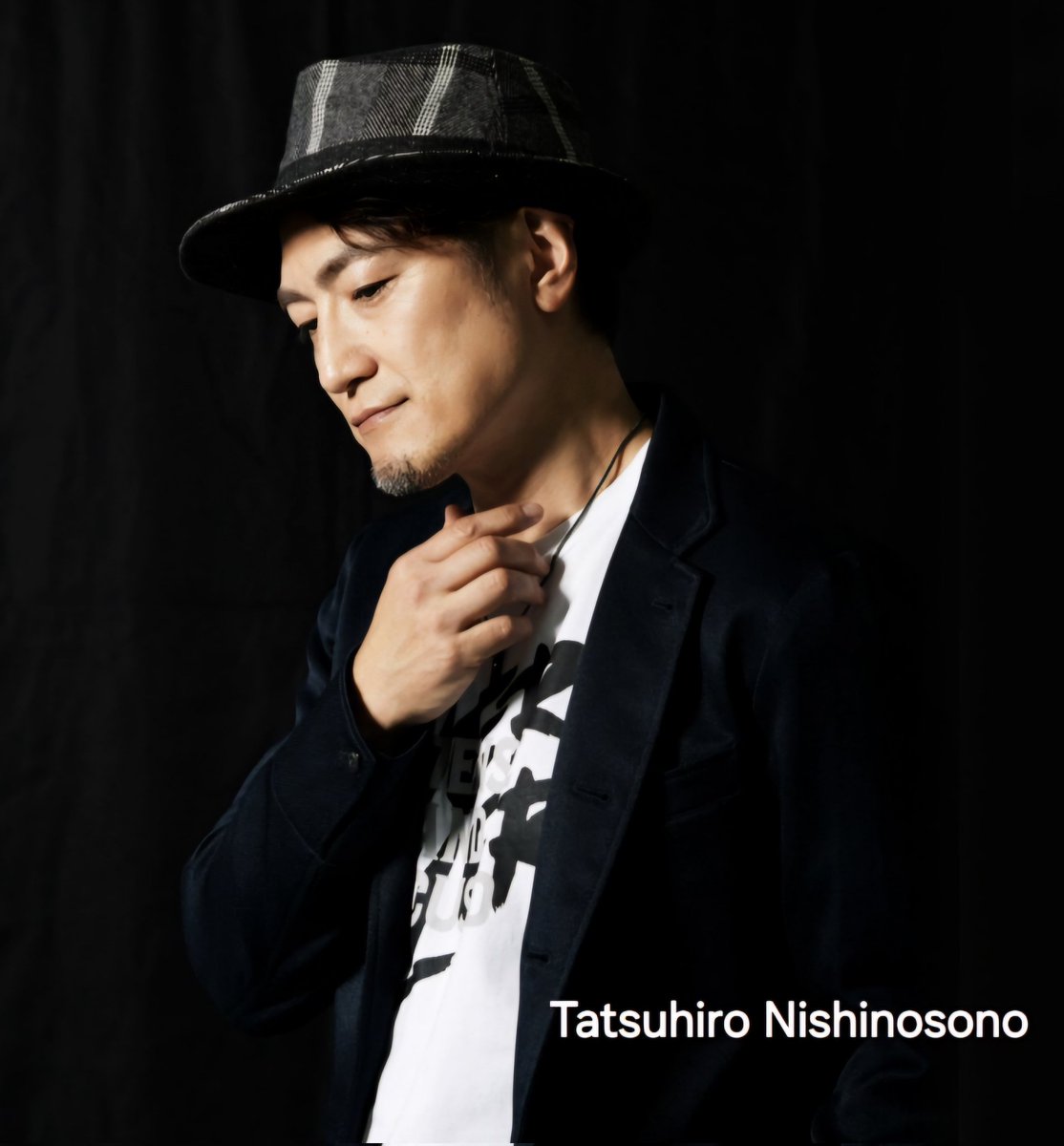 t_nishinosono's tweet image. 新しいアー写。
アーティスト活動も頑張っていきます。今後ともよろしくです🙇‍♀️
ライブが近づき、ぐいぐいと役者からアーティストモードへ👊
直近のライブ、
まずは19日(日)柏WUU での、久々3☆COLORS メンバー集結です！

情報はこちら
nishinosono.net/music/index.ht…

#西ノ園タツヒロ
#3COLORS 
#スリカラ