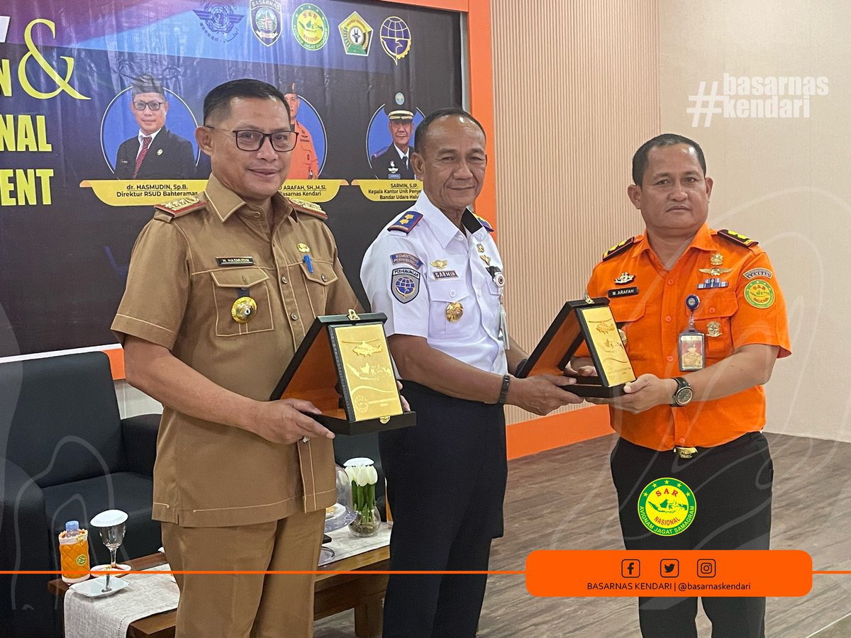 basarnaskendari's tweet image. Kendari, 13/5 --- Penandatanganan Nota Kesepahaman (NK) bersama RSUD Bahtetamas Prov Sultra &amp;amp; Letter of Operational Coordination Agreement (Loca) bersama Unit Penyelenggara Bandar Udara (UPBU) Halu Oleo #basarnas #basarnaskendari