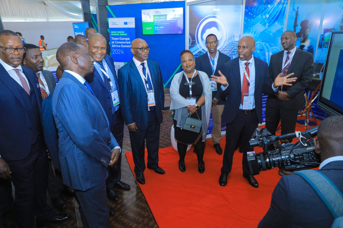 H.E President @WilliamsRuto at the #ConnectedAfricaSummit2024: “Closing the digital divide is a priority in terms of enhancing connectivity, expanding the contribution of the ICT sector to Africa's GDP and driving overall GDP growth.' #DigitalAfrica #Connect #Invest #Transform