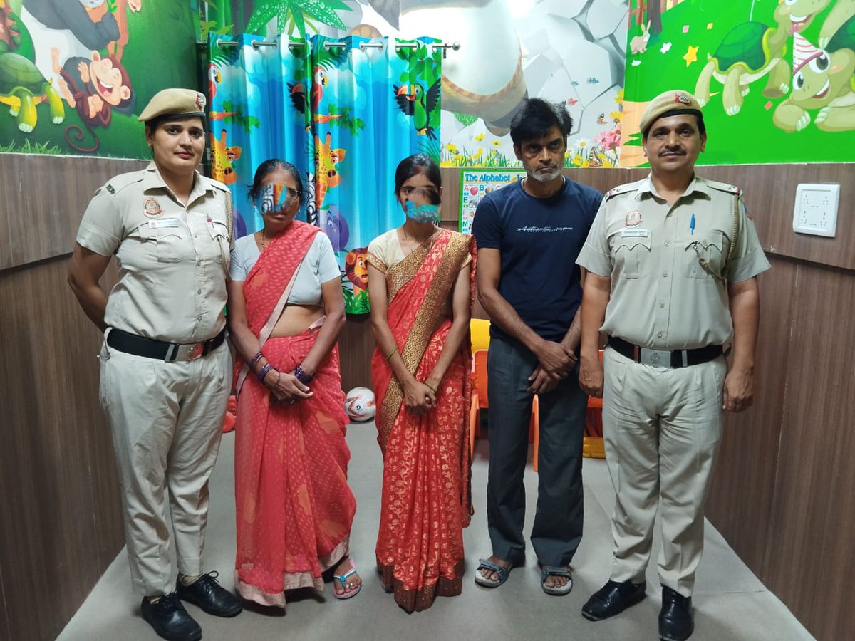 Team Metro #MetroUnit brought smiles on distraught faces by tracing a girl & reunited with her family under operation Milap after rigorous efforts. #OperationMilap #DelhiPoliceUpdates