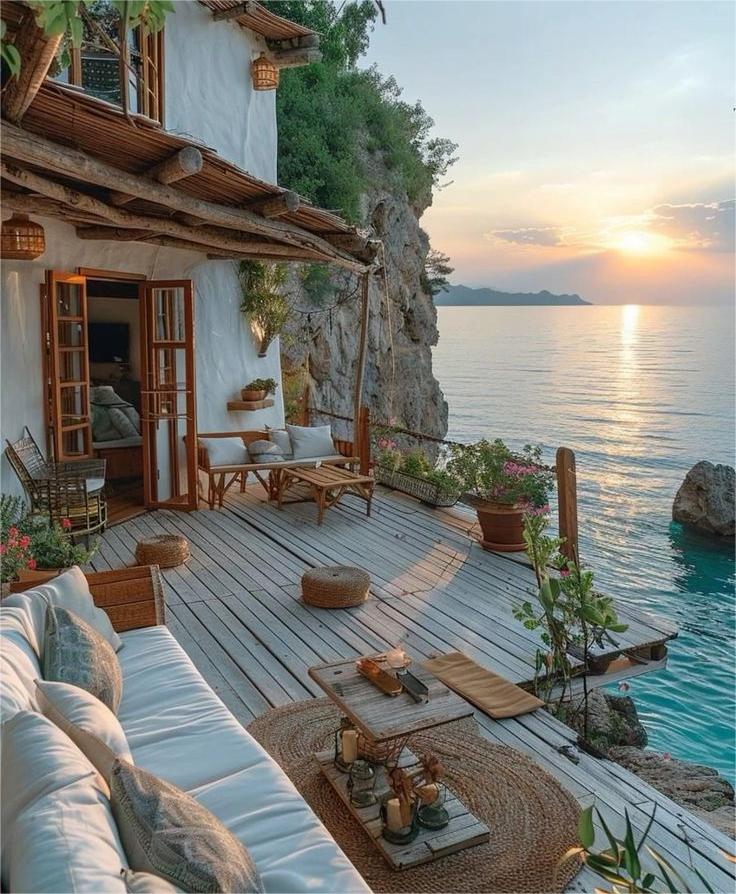 A seaside villa is a perfect place to watch both sunrise and sunset.🌅🌄I'm willing to wake up early for this beautiful view!
#Costway, More Than Just Furniture.

#coastalliving #sunrise #beachhouse