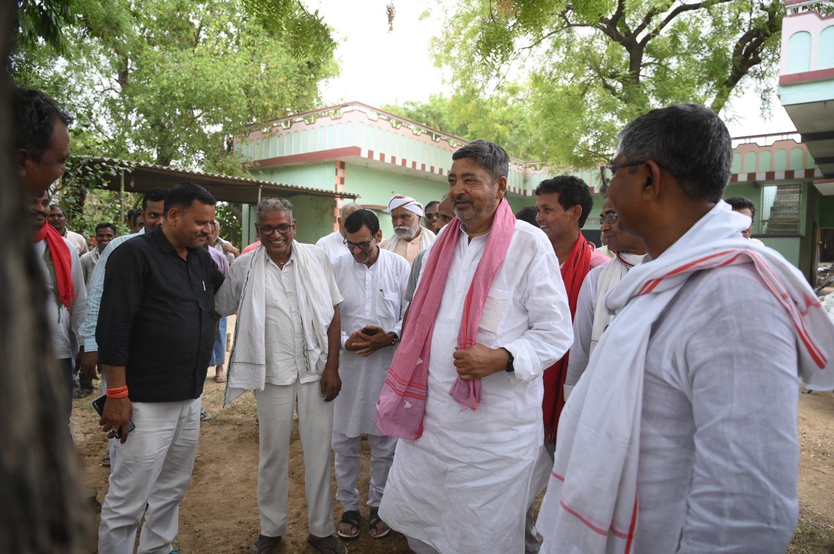 apkavirendra's tweet image. 76-चंदौली लोकसभा के शिवपुर विधानसभा में जनसम्पर्क किया। शिवपुर विधानसभा के डुबकियां, बर्थरा कलां, सिरिस्ती, अमौली, छितौनी, जाल्हूपुर, पतेरवाँ में डोर टू डोर जनसम्पर्क किया एवं लोगों से 1 जून को समाजवादी पार्टी के पक्ष में भारी मतदान करने की अपील की। यह मतदान चंदौली लोकसभा के…