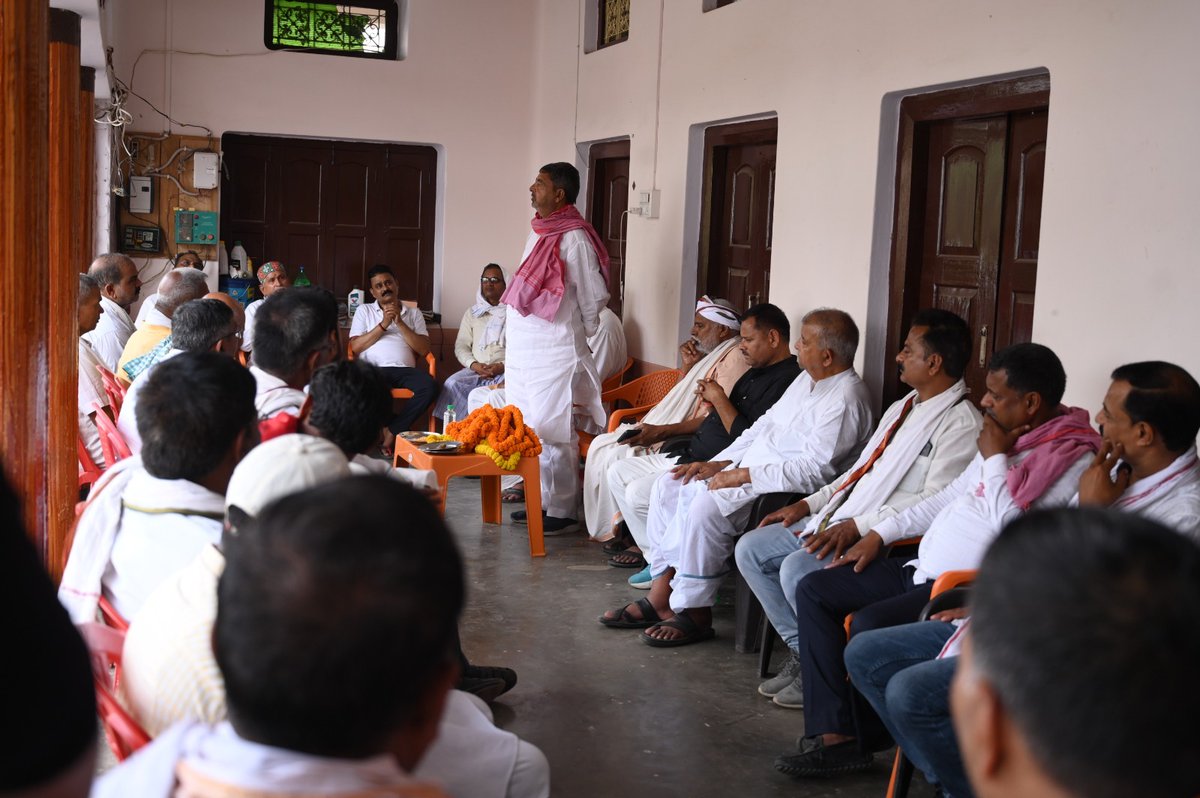 apkavirendra's tweet image. 76-चंदौली लोकसभा के शिवपुर विधानसभा में जनसम्पर्क किया। शिवपुर विधानसभा के डुबकियां, बर्थरा कलां, सिरिस्ती, अमौली, छितौनी, जाल्हूपुर, पतेरवाँ में डोर टू डोर जनसम्पर्क किया एवं लोगों से 1 जून को समाजवादी पार्टी के पक्ष में भारी मतदान करने की अपील की। यह मतदान चंदौली लोकसभा के…