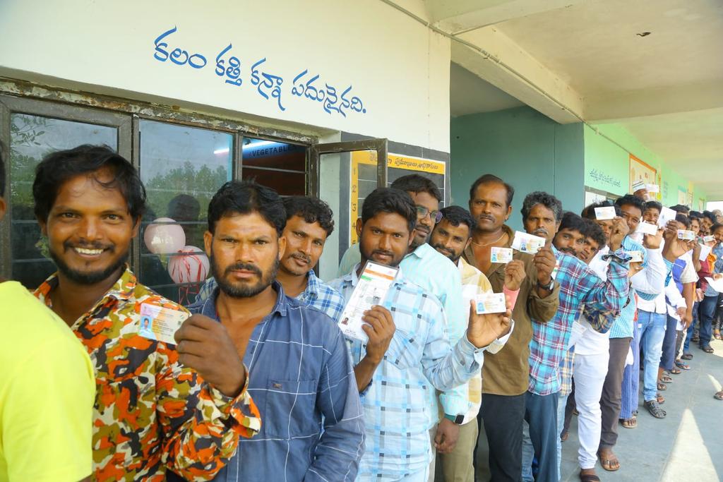 I'm a proud voter! ✨
Are you ?

Glimpses of voters at the polling station in #Telangana

#ChunavKaParv #DeshKaGarv #LokSabhaElections2024 #Elections2024 #ECI