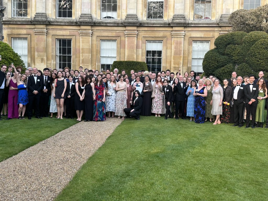 We had a wonderful weekend welcoming back so many former members of @ClareChoir for our Clare Choir Alumni Association Evensong and Dinner on Saturday, with 55 years of alumni represented in a thrilling 111-strong Choir under @mrgrahamross!