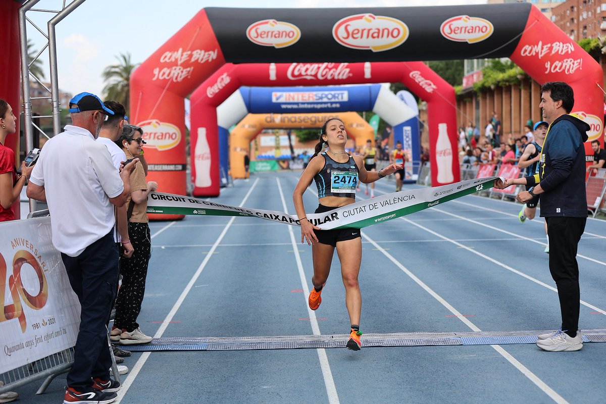 ⏱️¡Prueba de récord! 🏃‍♀️🏃La cuarta carrera del #CircuitCaixaPopular, IX Carrera José Antonio Redolat, mejoró sus tiempos en categoría masculina y femenina: 🏆Enrique Herreros (14:15): Campeón de España de 1.500 metros 🏅@lauraadomene (16:08) 👉t.ly/IdUNU