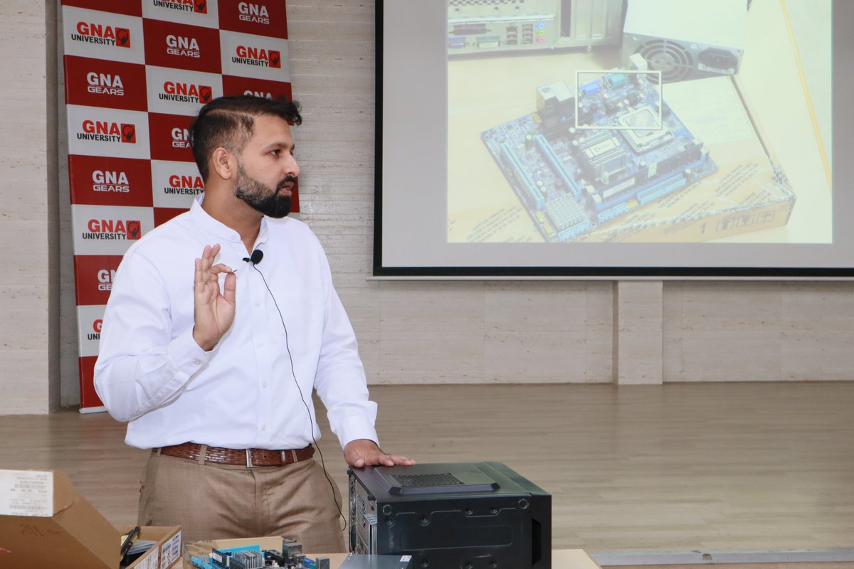 GnaUniversity's tweet image. An exhilarating PC Assembly and Troubleshooting Workshop, where students unravel the mysteries behind the machines that power our digital world!

#gna #university #computationalsciences #technology #workshop #students #digitalworld #machines #hardware #system