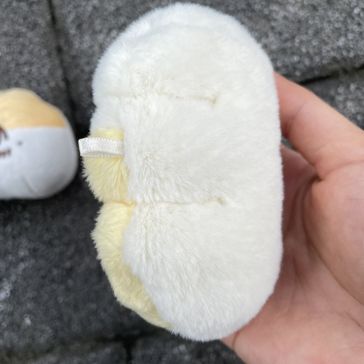 Fluffy and soft plush keychain

#softtoy #plushie #plushies #plushgift #plushkeychain #companylogo #custommade #plushmaker #plushtoy #arttoy