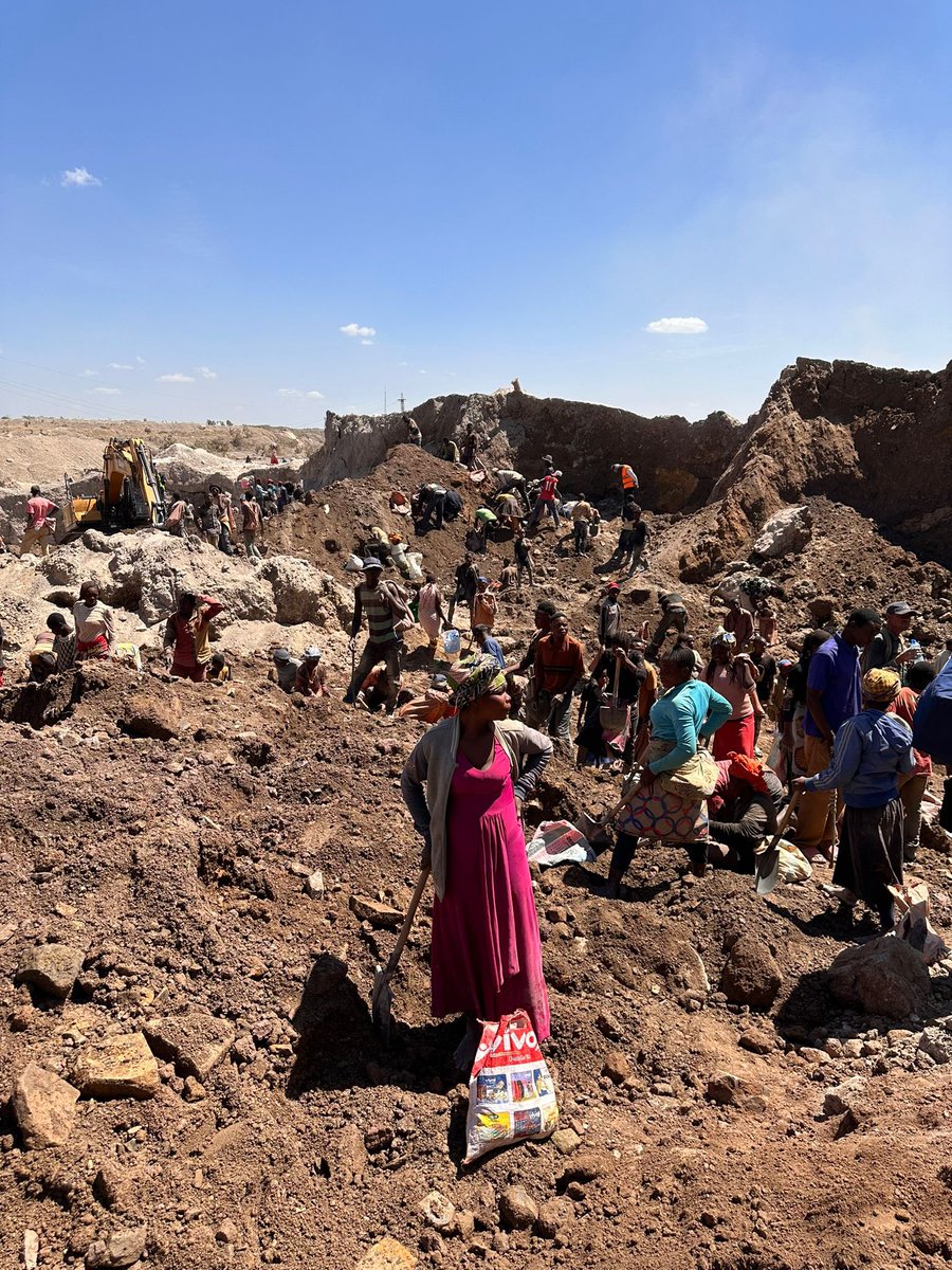 If supplies chains were clean, being an artisanal #cobalt miner would yield no reward at all. 
When scenes such as this (which I saw just a few days ago) no longer exist, then I will  believe #ESG policies are effective. @plantsbloke #DRC #childlabour